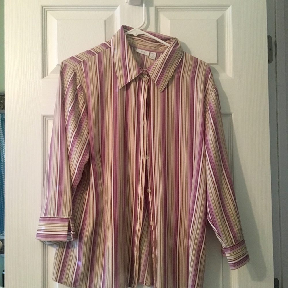 Button up Spring Top! - Picture 2 of 3